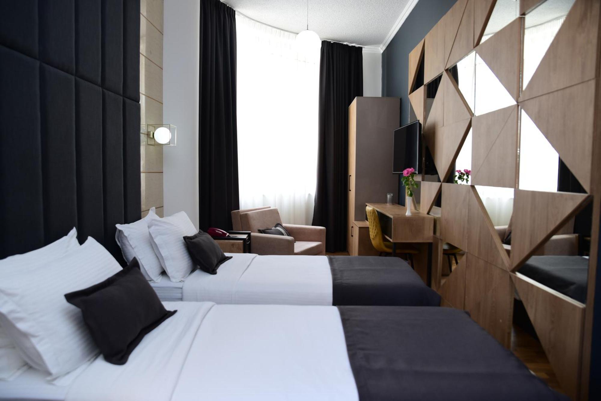 Hotel Comfort Tirana Zimmer foto