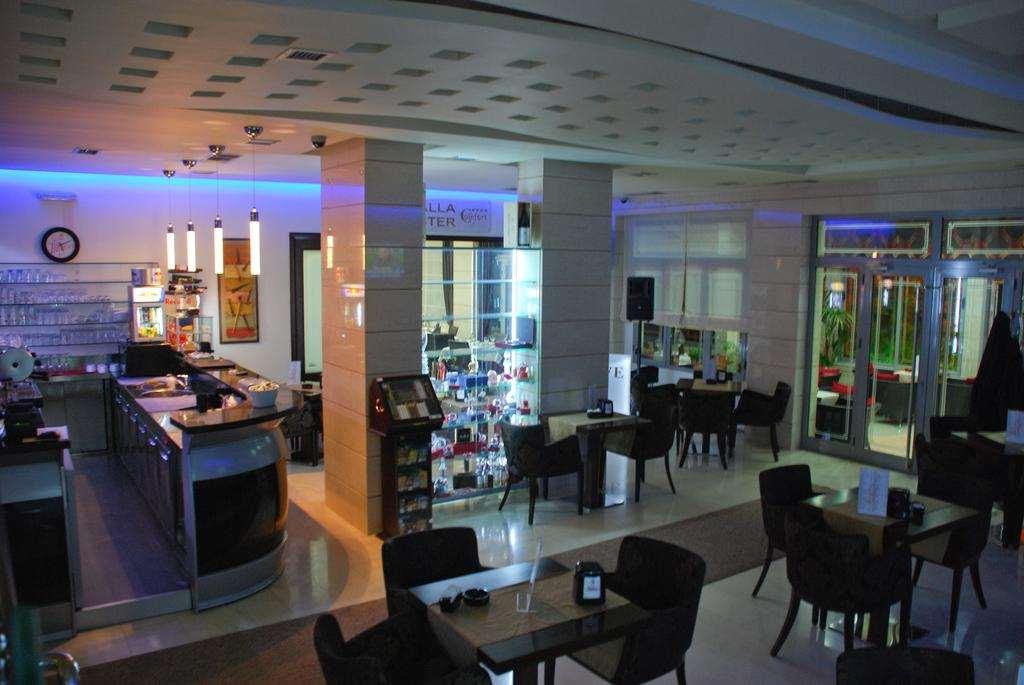 Hotel Comfort Tirana Restaurant foto