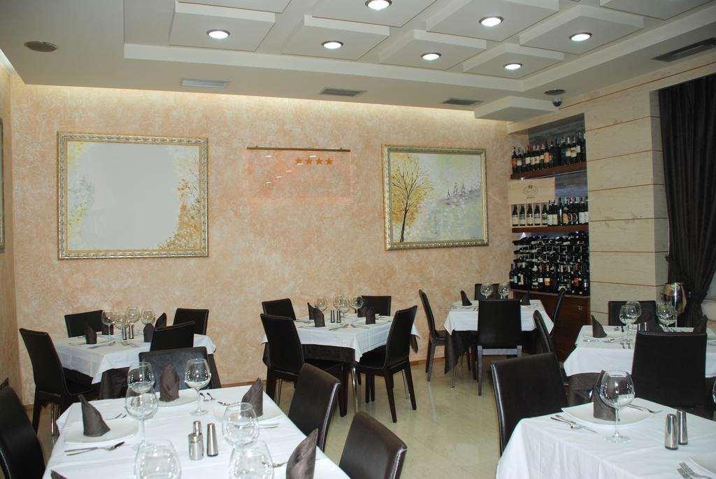 Hotel Comfort Tirana Restaurant foto