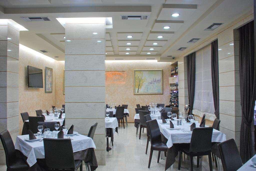 Hotel Comfort Tirana Restaurant foto